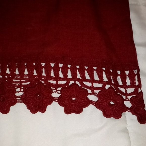 Maroon tank size medium - Picture 2 of 4